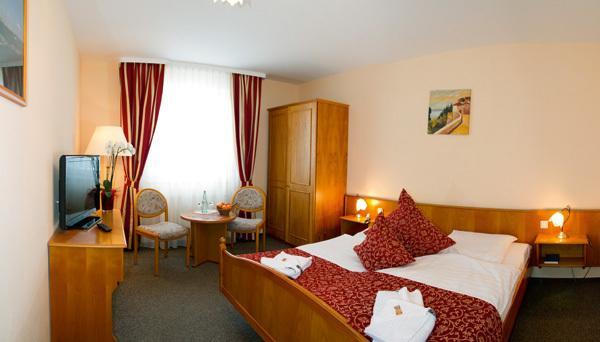 Hotel Auerhahn Masserberg Exterior photo